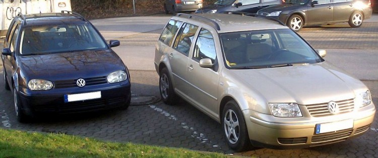 VW_Bora_und_Golf_Variant.jpg