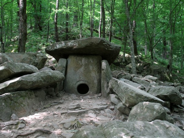 dolmen1.jpg