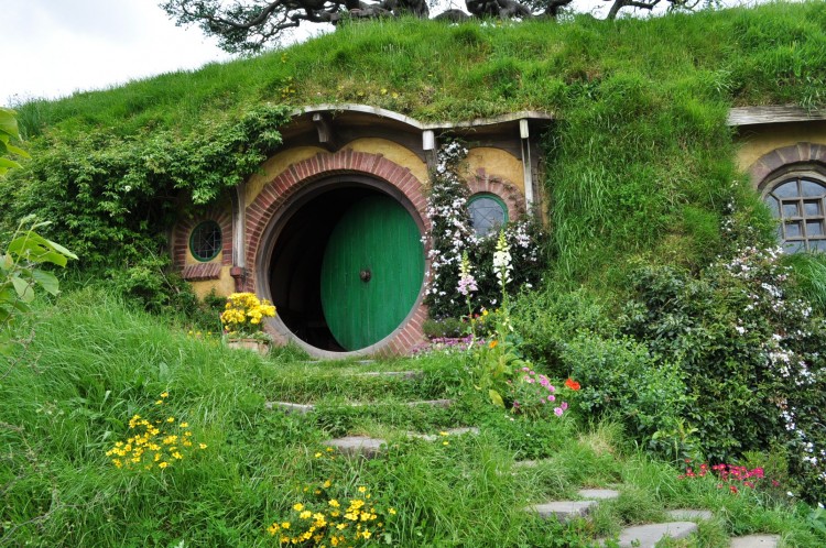 new_zealand_dom_hobbitov_peyzazh_2144x1424.jpg