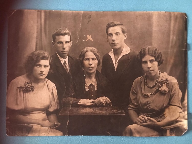 Елена Лебедев, Павел Лебедев и его жена Тамара, Владимир Лебедев и Лидия Лебедев.jpg