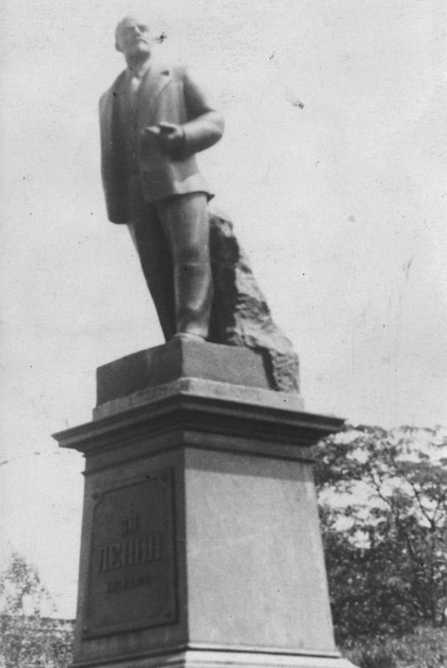 Памятник Ленину 2-й...jpg