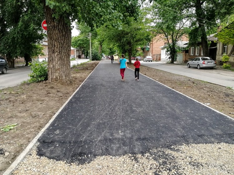 аллея на Комитетской.jpg