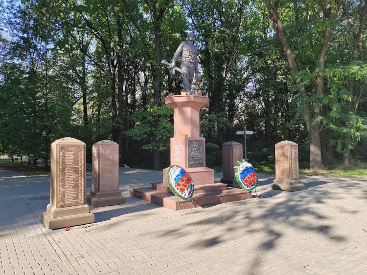 стелы.jpg