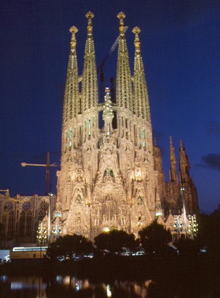 la_sagrada_familia1-wallpaper_032020080210.jpg