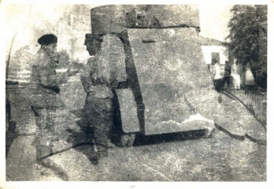 Чудом сохранившееся фото броневика, отбитого около Кривянки( 1918г.).JPG
