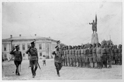 Смотр подразделений Молодой армии ВВД перед Церковным парадом. 16 августа, 1918 г..jpg