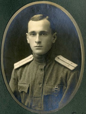 Лейб-Гвардии Казачьего полка сотник Иван Иванович Сагацкий (1900-1980). Казак станицы Ново-Николаевской ВВД. Из архива В.Н.Грекова (Париж).jpg