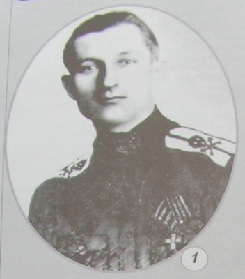 Есаул А.П. Падалкин- офицер развед. отдела штаба Донской Армии.JPG