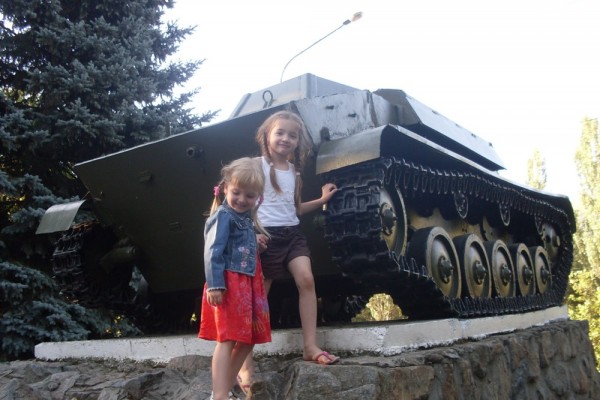 SDC13846 танк дети.JPG