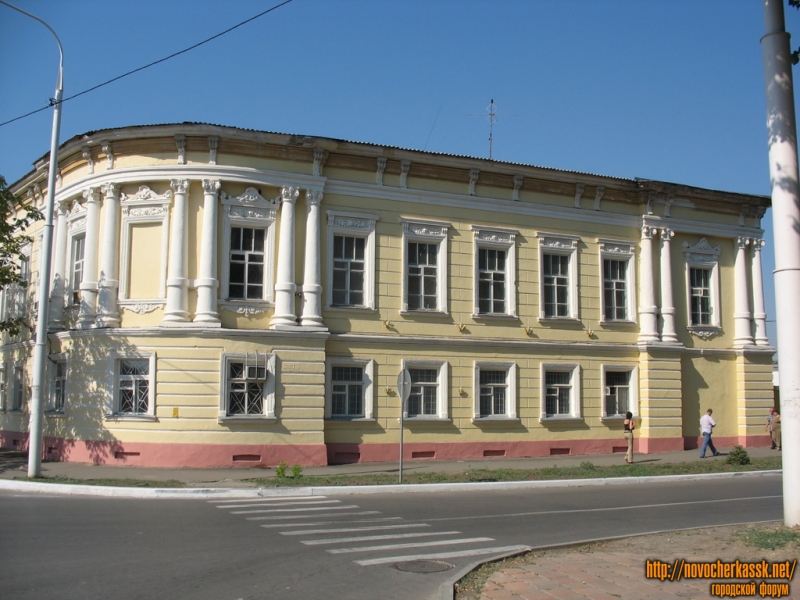 Новочеркасск: Здание военной части на Ермака