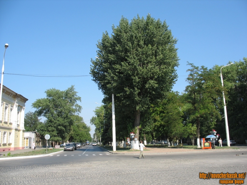 Новочеркасск: Вид на проспект Ермака с одноименной площади