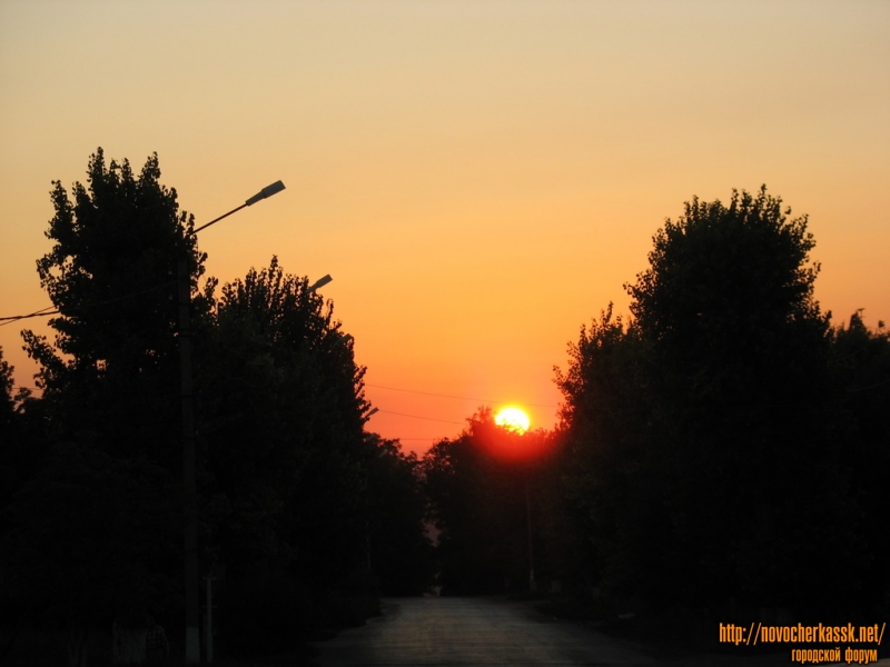 Новочеркасск: Рассвет над проспектом Платовским
