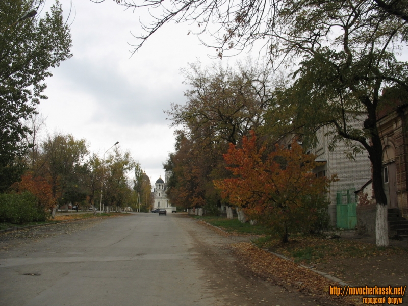 Новочеркасск: Красный спуск. Вид в сторону собора.