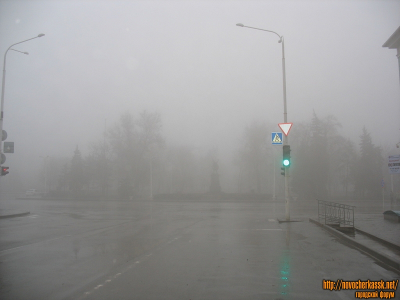 Новочеркасск: Памятник Платову, перекресток Платовский проспект и Московская