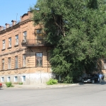 Дом на углу Красного спуска и Александровской улицы