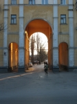 Арка дома на Троицкой площади, между Баклановским и Московской