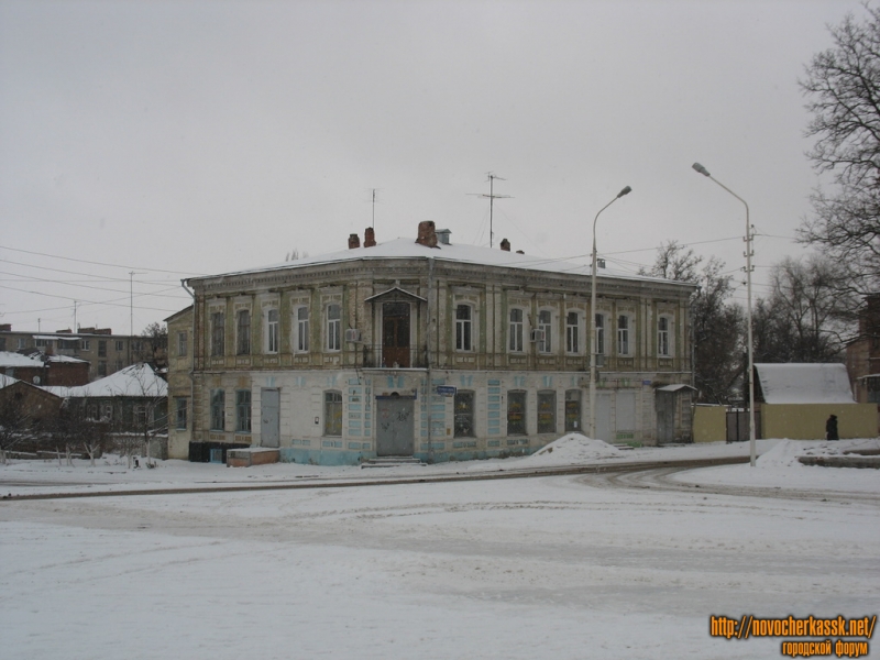 Новочеркасск: Угол Красного спуска и площади Ермака