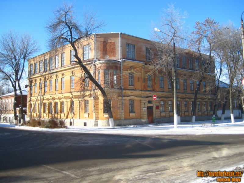 Новочеркасск: Школа номер 5, ранее училище Кузнецова, угол Генерала Лебедя и Атаманской