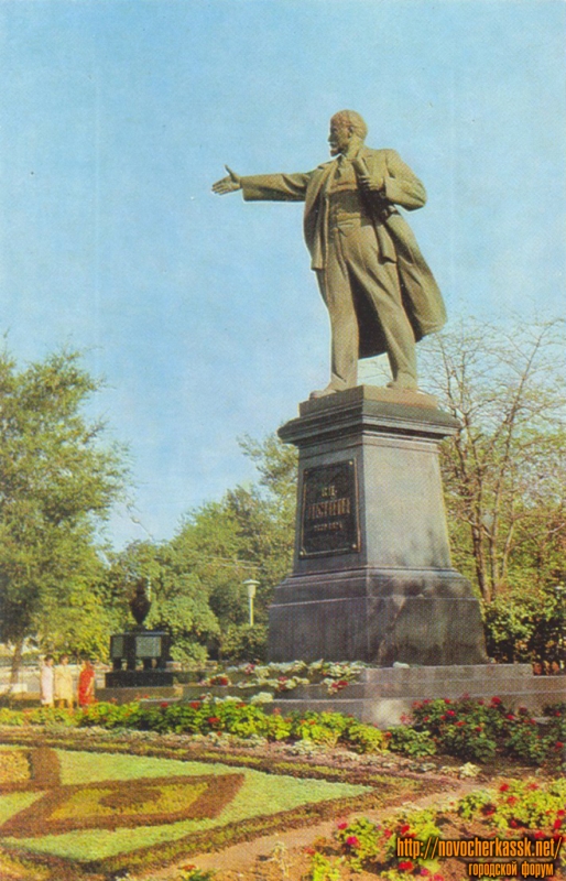 Новочеркасск: Памятник Ленину на пересении Московской и Платовского проспекта