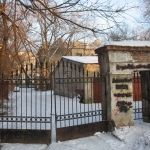 Переулок Скрябина, ворота Профессорского дома