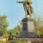 Памятник Ленину на пересении Московской и Платовского проспекта