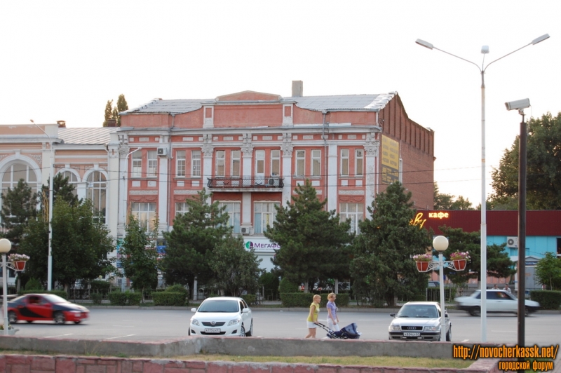 Новочеркасск: Проспект Платовский, бывший Дом Пионерии