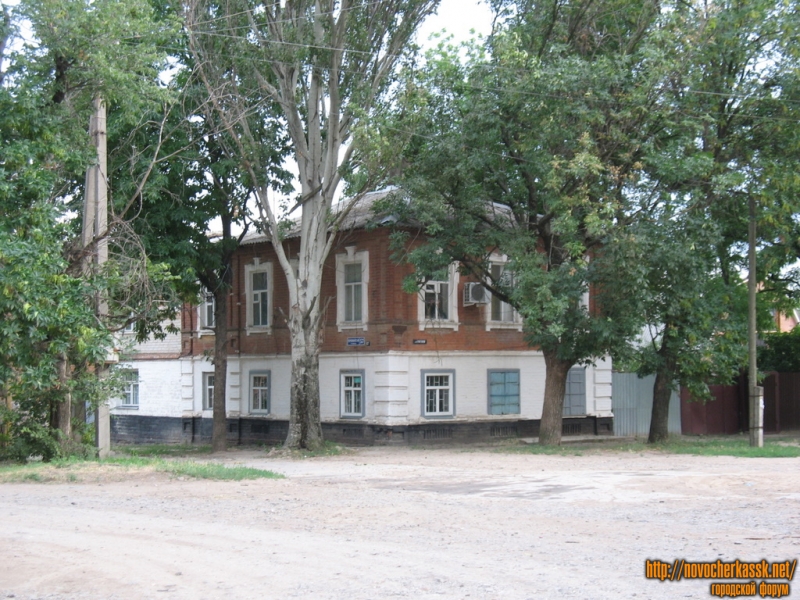 Новочеркасск:  Угол Первомайской, 57 и Тургенева, 47