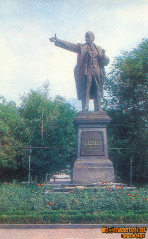 Новочеркасск: Памятник Ленину, пересечение Московской и Платовского проспекта