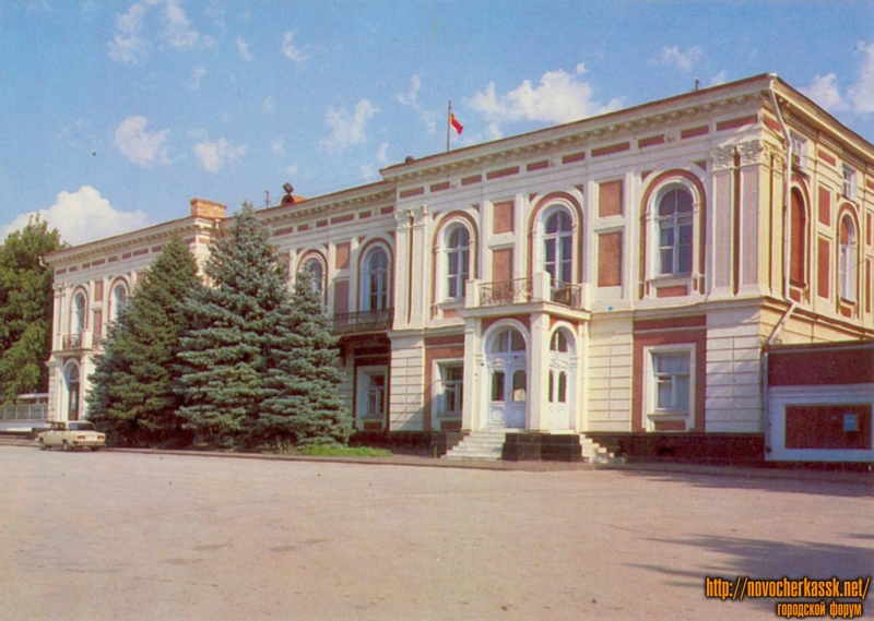 Новочеркасск: Атаманский дворец (на момент съемки - здание Горисполкома)