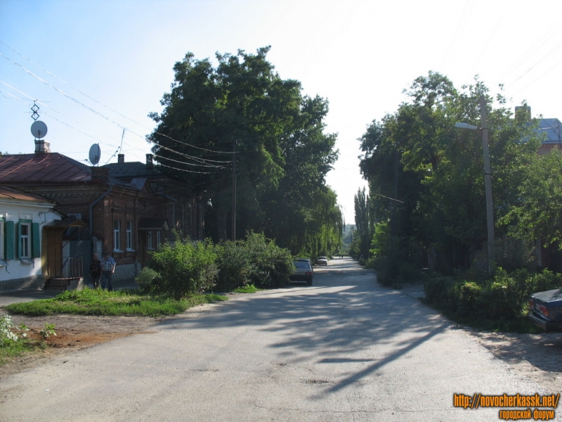 Новочеркасск: Красноармейская, от паспортного стола, противоположно центру