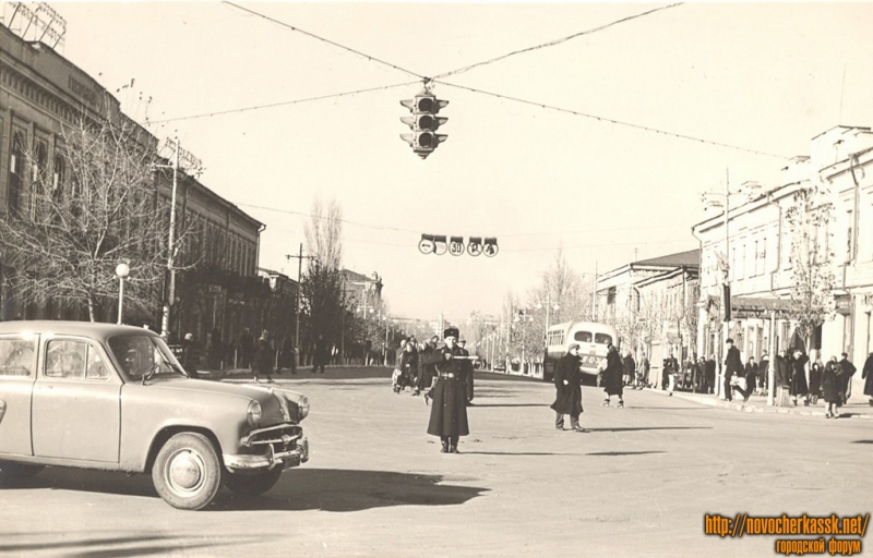 Новочеркасск: Московская улица, вид с Платовского