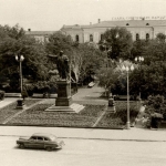 Памятник Ленину на пересечении Московской и Платовского, вид с бывш. гостиницы Южной
