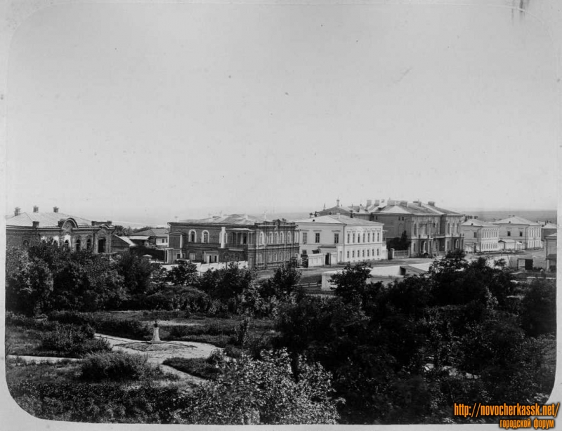 Новочеркасск: Вид на Дворцовую улицу с месторасположения современного универмага.