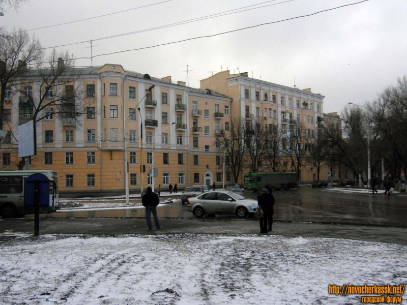 Новочеркасск: Угол пл. Троицкой и пр. Ермака