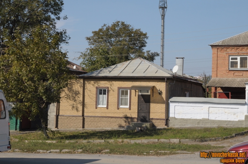 Новочеркасск: Платовский, рядом с Аркой