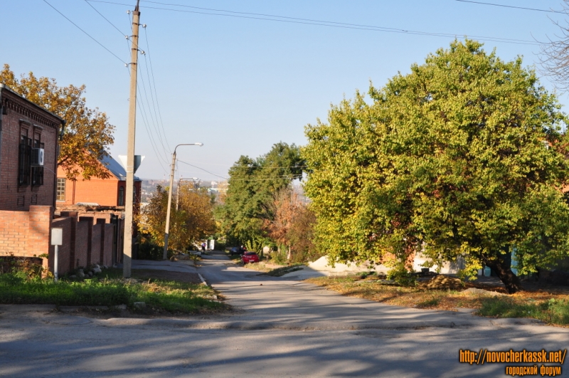 Новочеркасск: Вид на Островского вниз с ул. Буденновской
