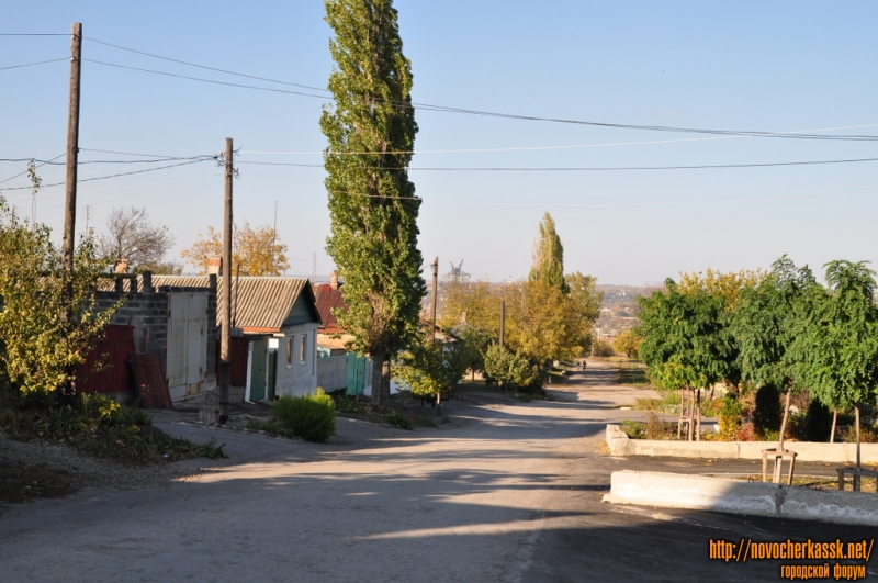 Новочеркасск: Криничный переулок. Вид с ул. Буденновской