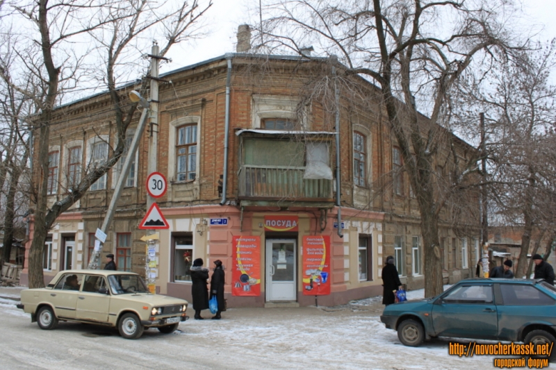 Новочеркасск: Думенко, 2. Пересечение с Орджоникидзе