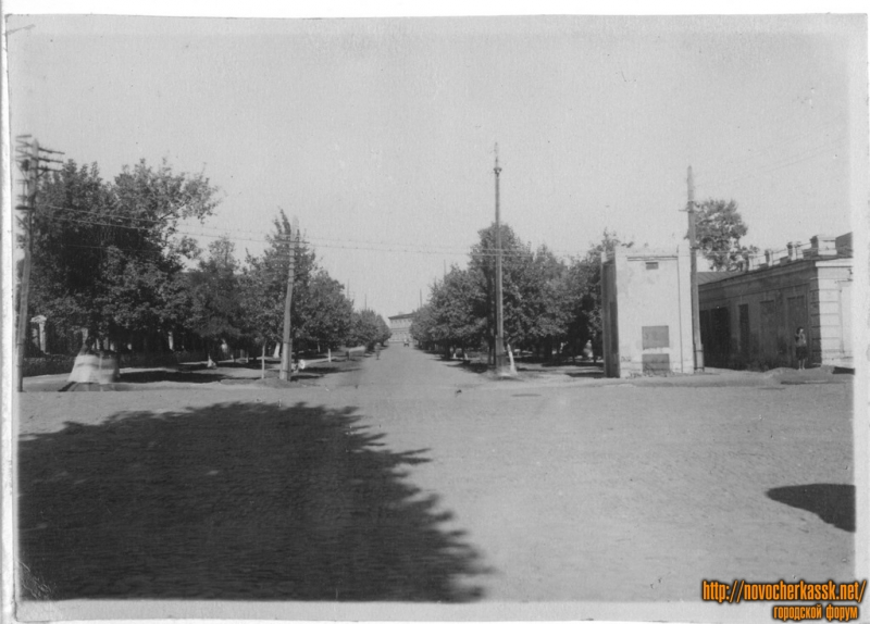 Новочеркасск: Просвещения. Вид с Московской в сторону Ермака