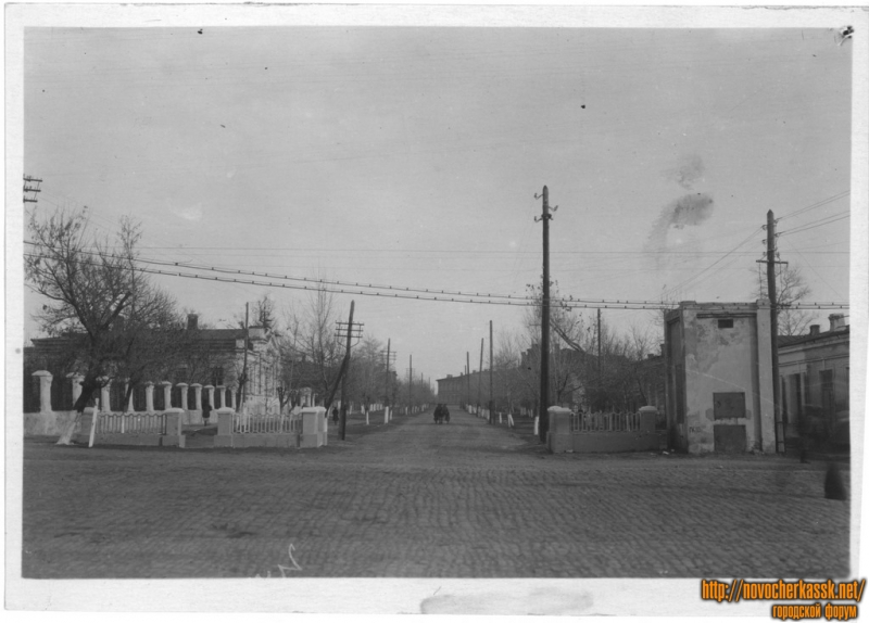 Новочеркасск: Просвещения. Вид с Московской в сторону Ермака