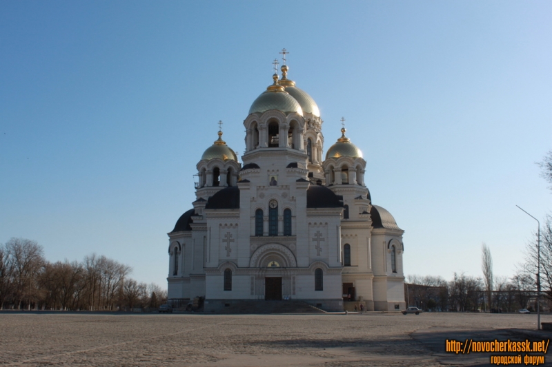 Новочеркасск: Собор с золочеными куполами