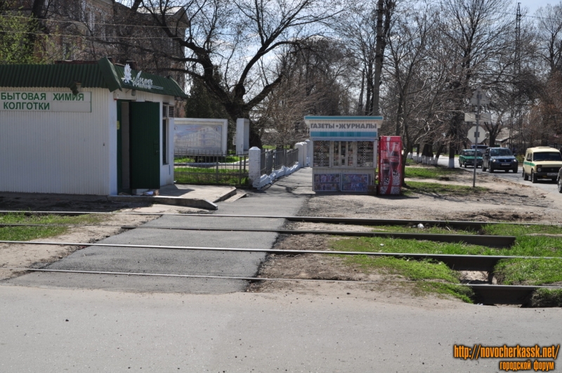 Новочеркасск: Новые тротуары на Михайловской (пересечение с Троицкой)