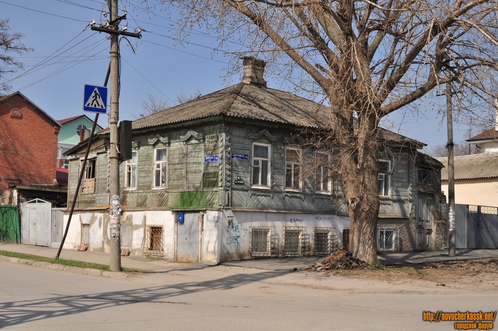 Энгельс 19 улицы. Улица Галины Петровой Новочеркасск. Переулок Галины Петровой Новочеркасск. Галины Петровой 19 Новочеркасск. Улица Энгельса Новочеркасск.