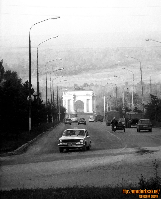 Новочеркасск: Сп. Герцена. Вид с пл. Троицкой. 11 октября 1990 г.