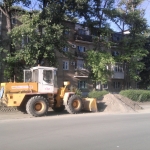Уборка грязи с обочин улицы Буденновской, 1 июня 2011 г.