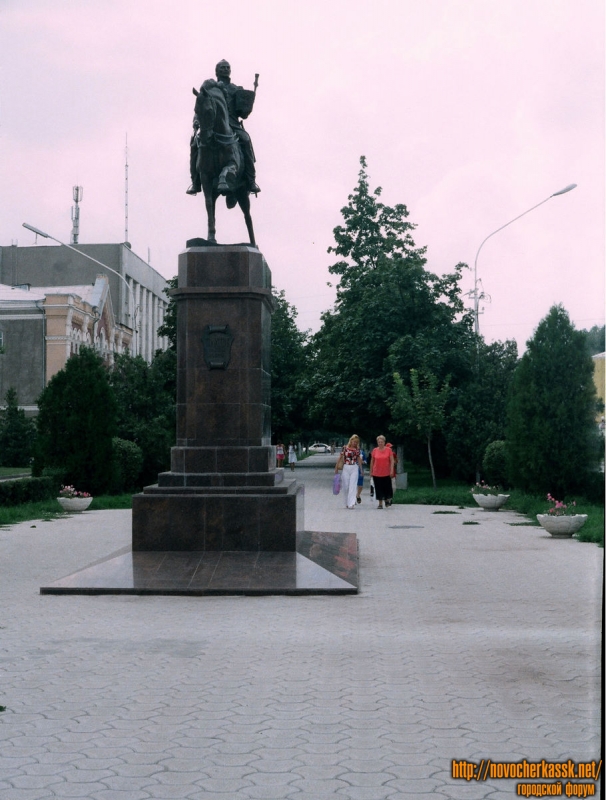 Новочеркасск: Памятник Платову. Пр. Платовский. 25 августа 2004 г.