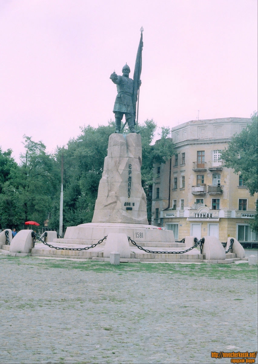 Новочеркасск: Памятник Ермаку. 25 августа 2004 г.