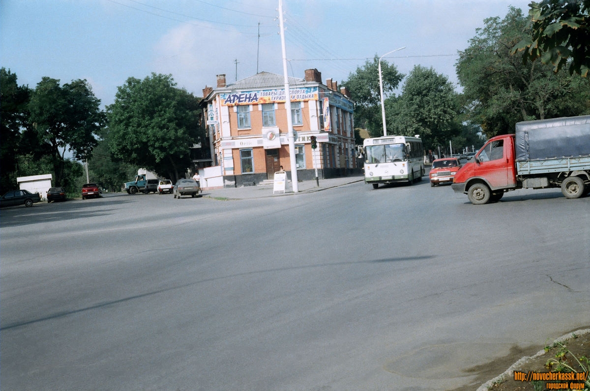 Новочеркасск: Пр. Баклановский на пересечении с ул. Энгельса. 25 августа 2004 г.