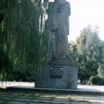 Пл. Троицкая. Памятник Подтелкову и Кривошлыкову. 25 августа 2004 г.