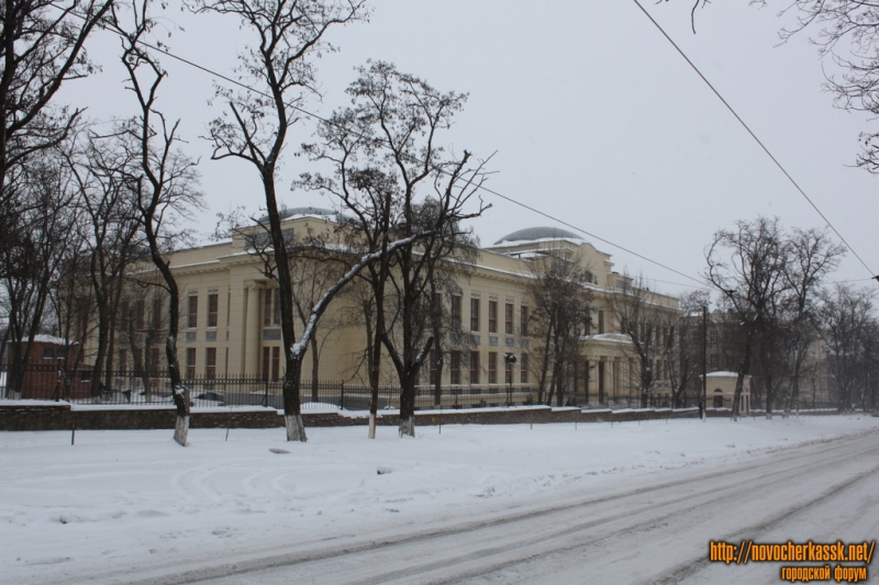 Новочеркасск: Ул. Богдана Хмельницкого. Химфак ЮРГТУ (НПИ)